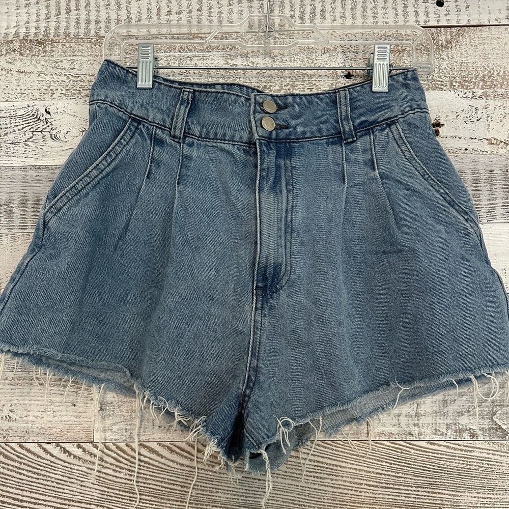 Denim shorts
Brand: Streetwear Society